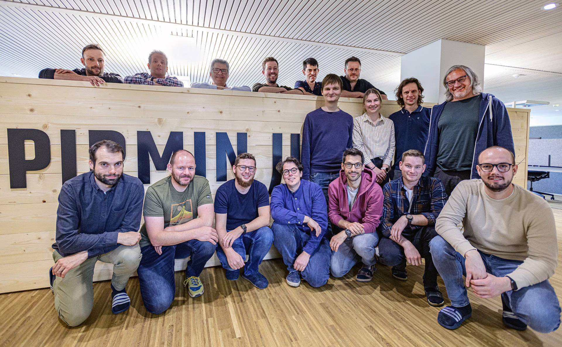 Das Team des Standorts Thun, zusammen mit Pirmin Jung.