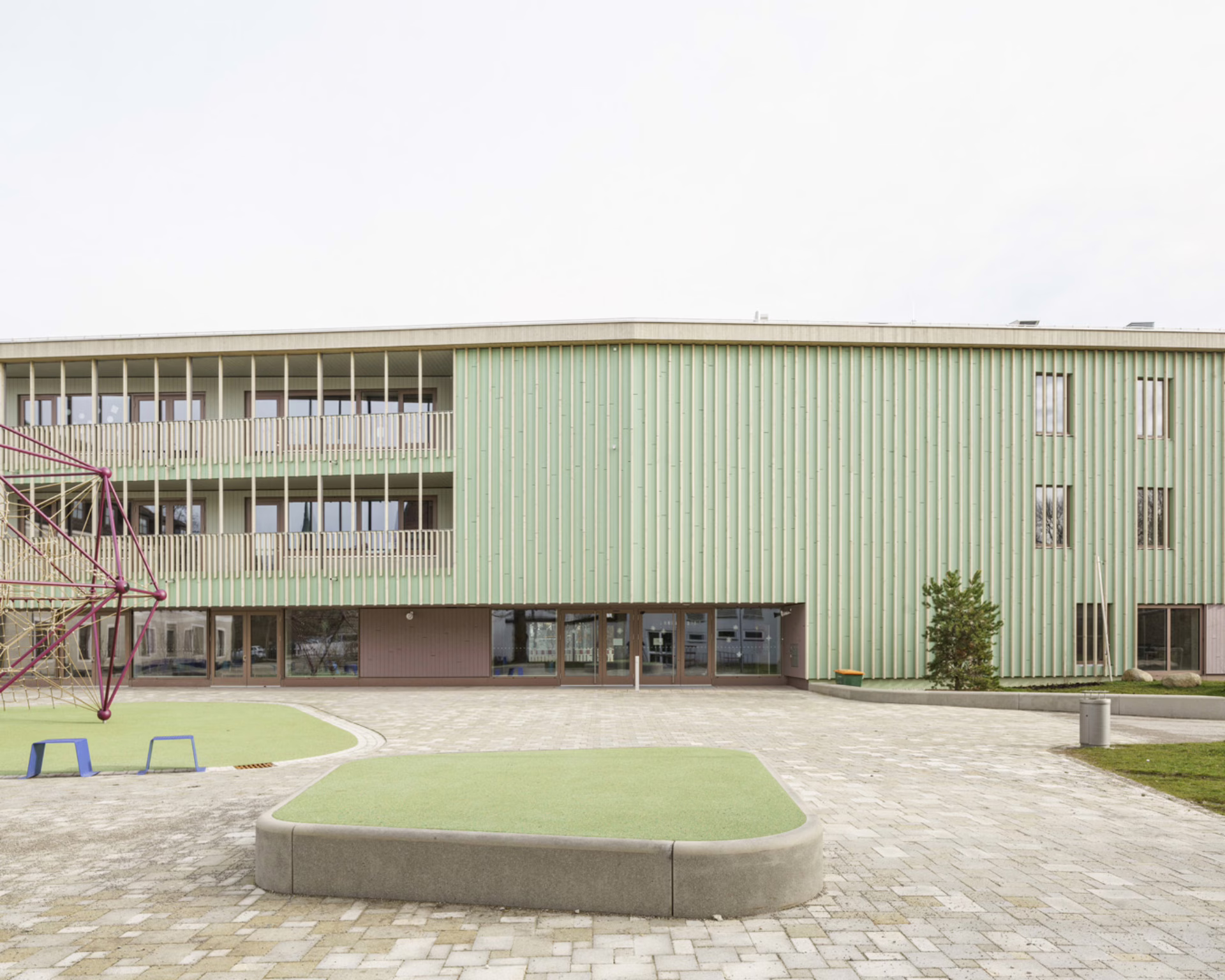 Moderne und optisch leichte Fassade