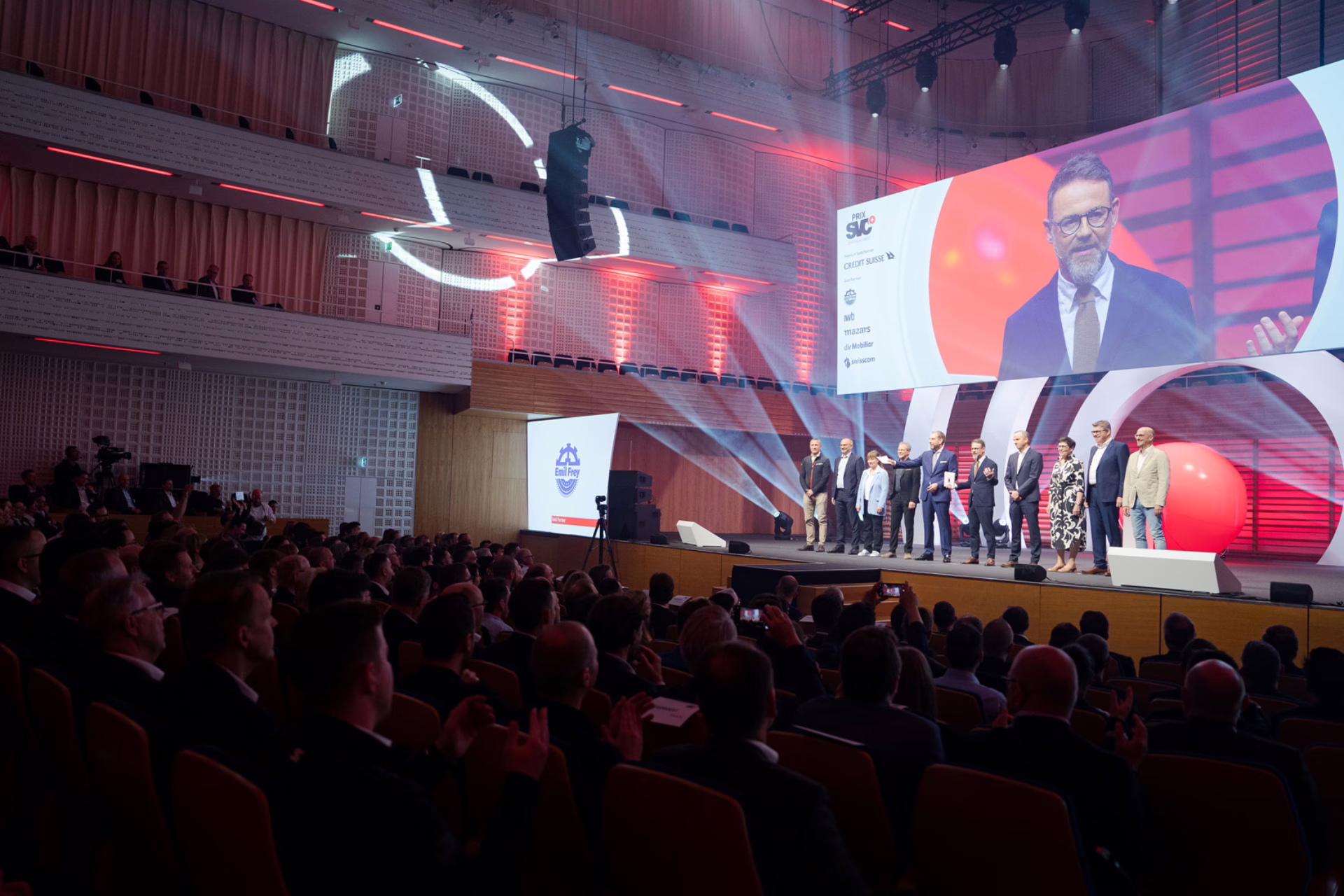 Die Preisverleihung fand gemeinsam mit 1'100 Gästen aus Wirtschaft, Politik, Kultur und Medien im KKL Luzern statt. Fotografie: Keystone sda